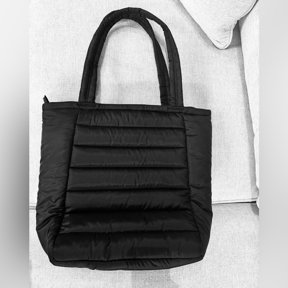 SOLD! Herschel Retreat™ Tote | Quilted - 20L - Picture 7 of 7